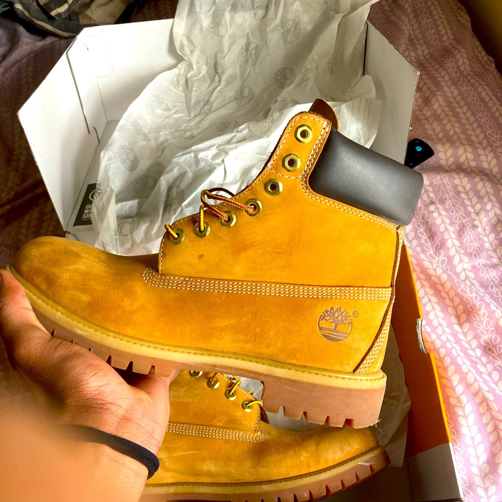 Brand new timberland boots not my size 9.5!